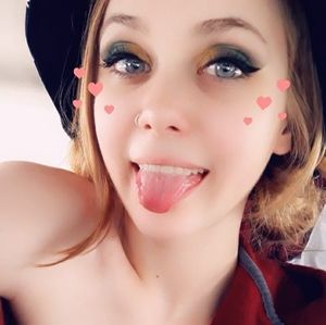 Meet your Posher, Alexia